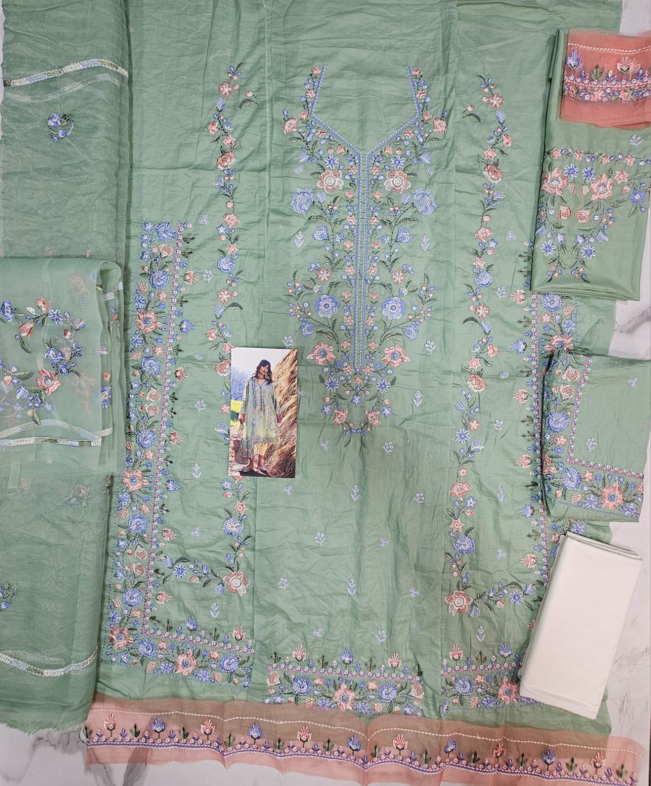 Zaha Luxury Lawn 2026 Hit Code