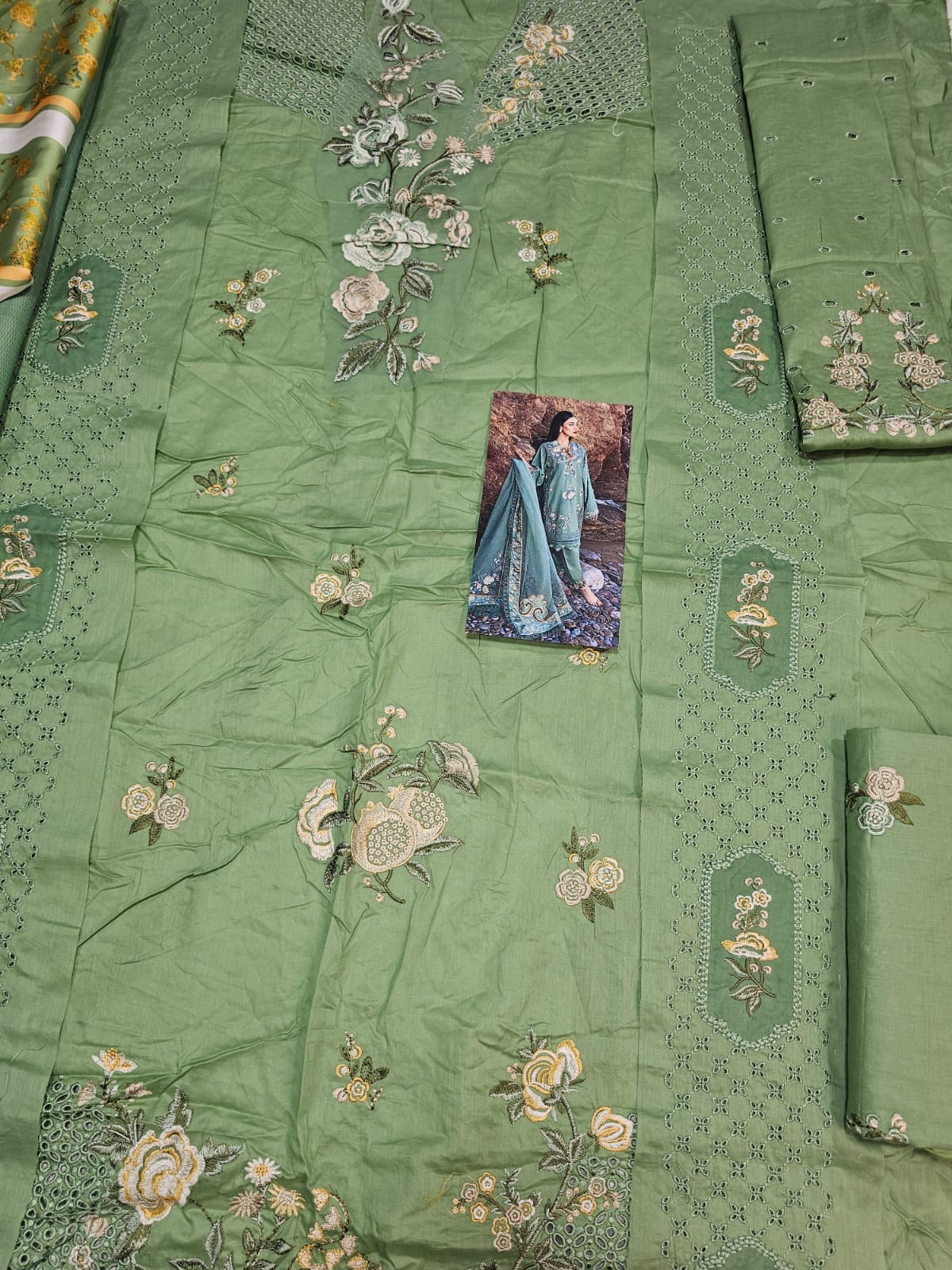 Crimson Luxury Lawn Hit Code