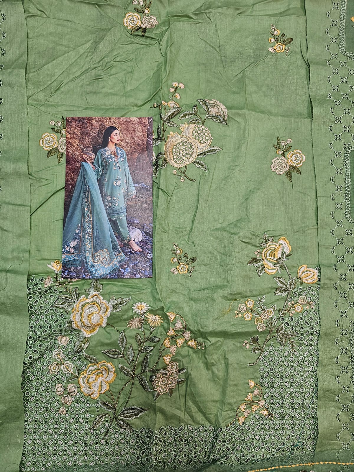 Crimson Luxury Lawn Hit Code