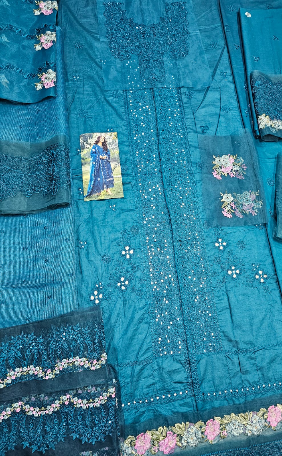 Elaf Signature Luxury Lawn 2026 Hit Code 06 Sapphire Zink Green