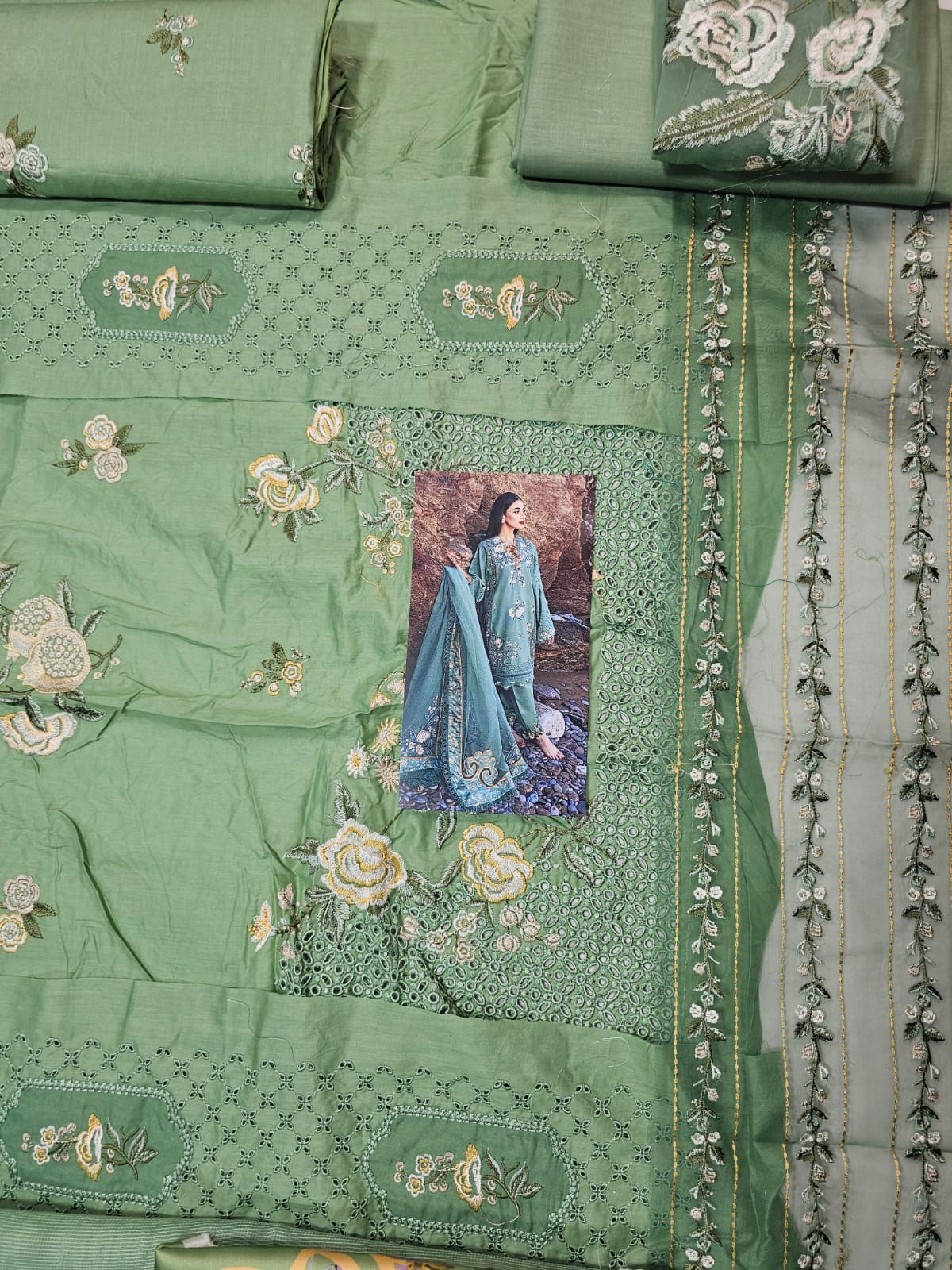 Crimson Luxury Lawn Hit Code